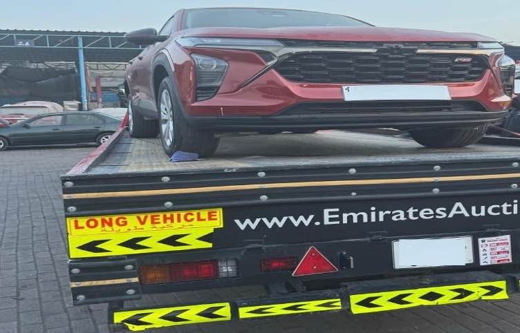 شرطة دبي تضبط سائقاً قاد مركبته بتهور
